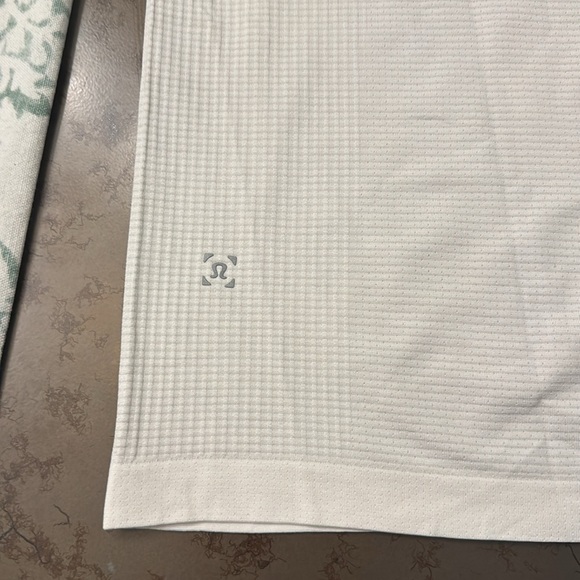 Lululemon Athletica White Short Sleeve Tee - Picture 2 of 2